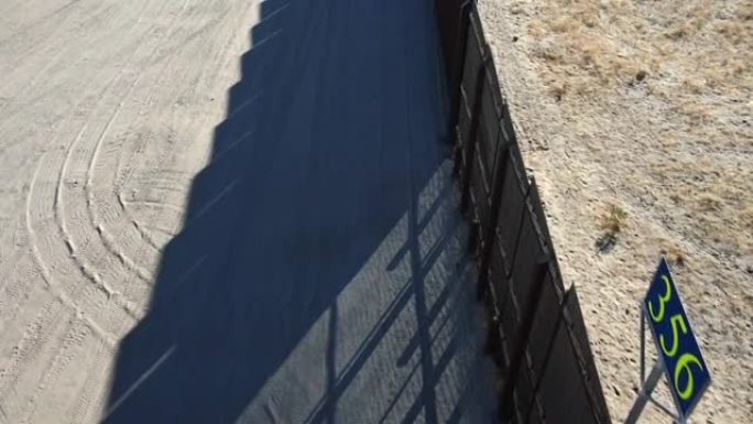 墨西哥和美国国际边界的无人机视图