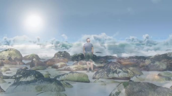 白人高级男子站在海滩上眺望大海，越过快速移动的云层