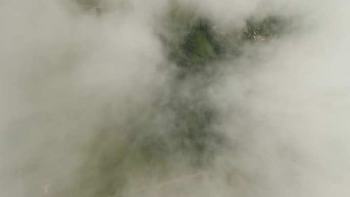 fpv无人机在云层上高速飞行的惊人视频。冲浪云层，跳伞概念，飞机坠毁。