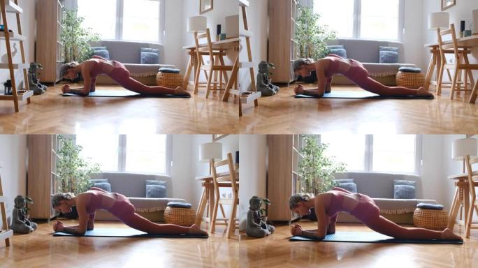 女人在家做瑜伽拉伸平板支撑外国女人