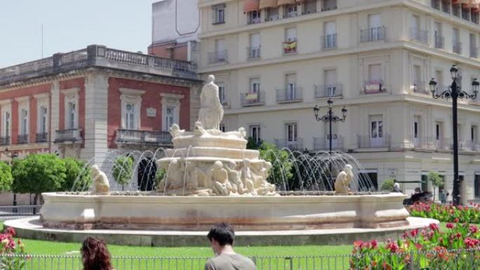 西班牙塞维利亚的h í spalis喷泉。位于主要街道宪法大道上