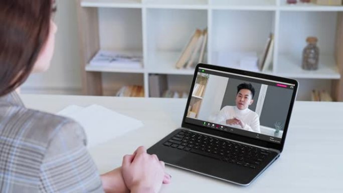 视频通话网络通信亚洲男ceo笔记本电脑