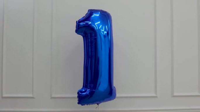蓝色气球在家里过生日