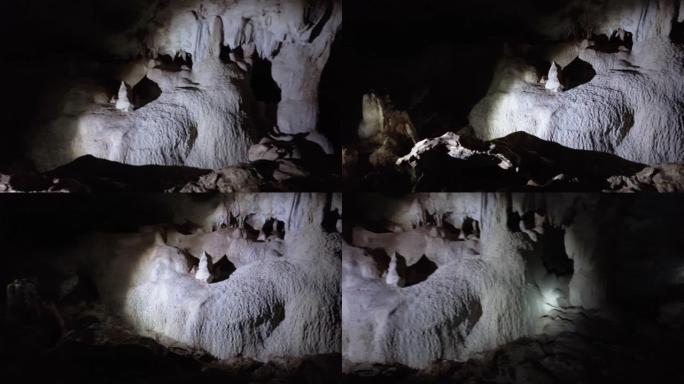 带有钟乳石岩层的地下洞穴悬挂在双胞胎洞穴天花板上