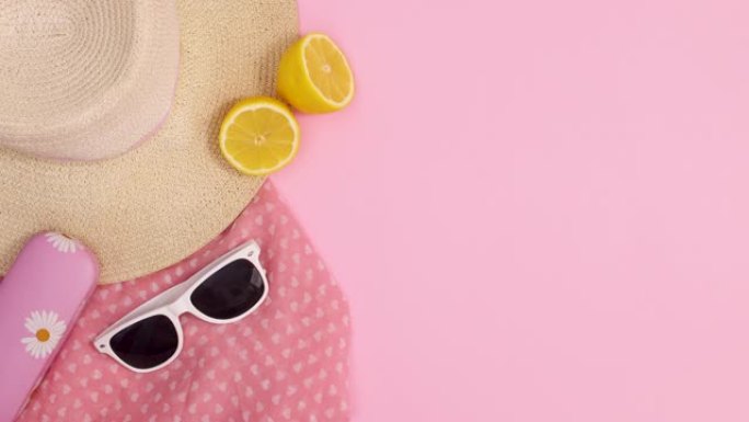 夏季时尚沙滩配件订购粉红背景。停止运动平铺