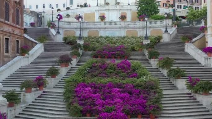西班牙广场在罗马，西班牙踏着鲜花。La scalinata di Trinità dei Monti