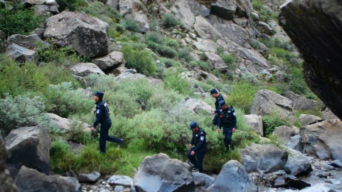 打击罪犯 寻找藏匿罪犯 大山找罪犯上山