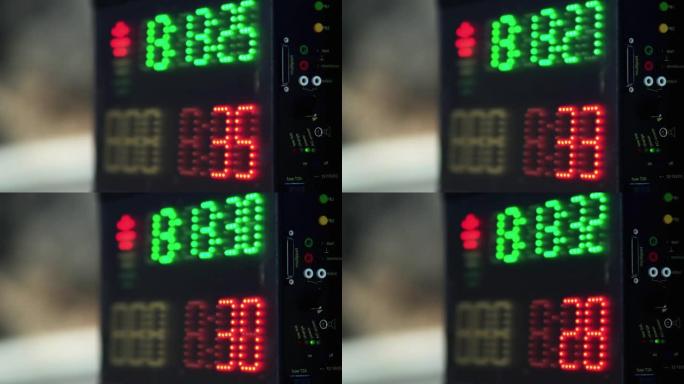 跑车比赛倒计时数字计时器，比赛结束时的秒表。特写