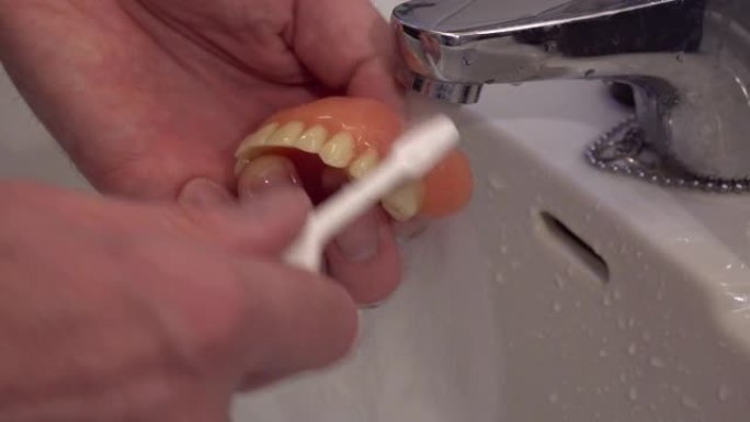 修复牙齿或假牙的清洗