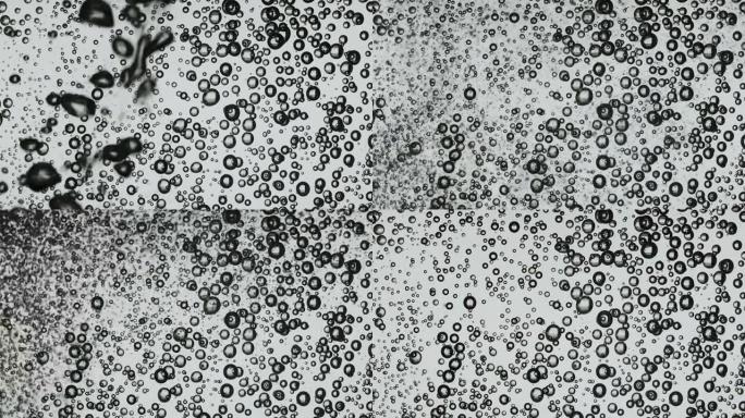 由水射流产生的氧气气泡涡旋。在白色背景上带有氧气气泡的起泡饮料。慢动作。特写