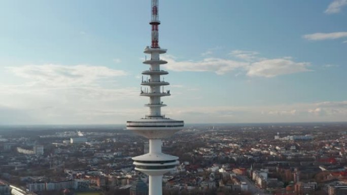 海因里希·赫兹电视塔在汉堡市中心的城市景观上方的近距离鸟瞰图