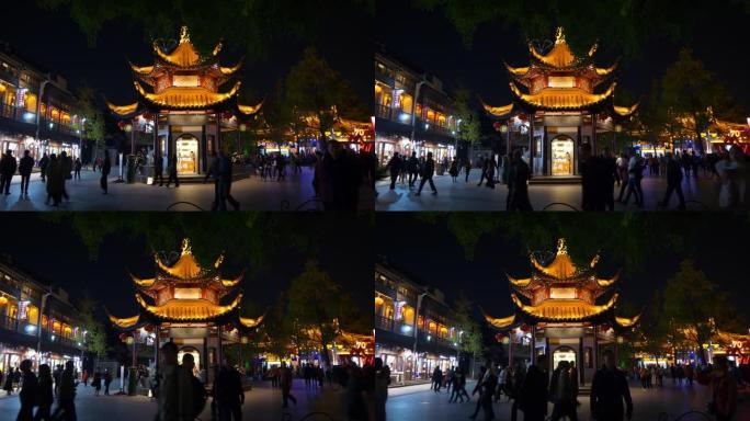 夜间照明南京市著名拥挤步行街广场全景4k中国
