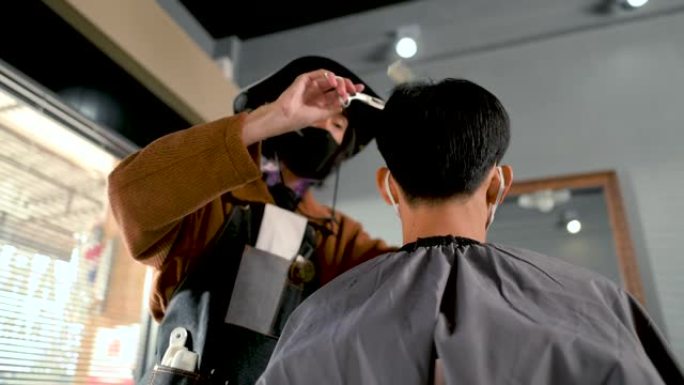男性正在理发店理发。理发业。工作机会理发师。