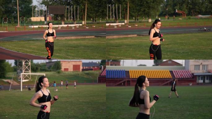 俄罗斯克麦罗沃-2018年7月11日: 年轻女运动员在户外跑步机上在体育场跑步