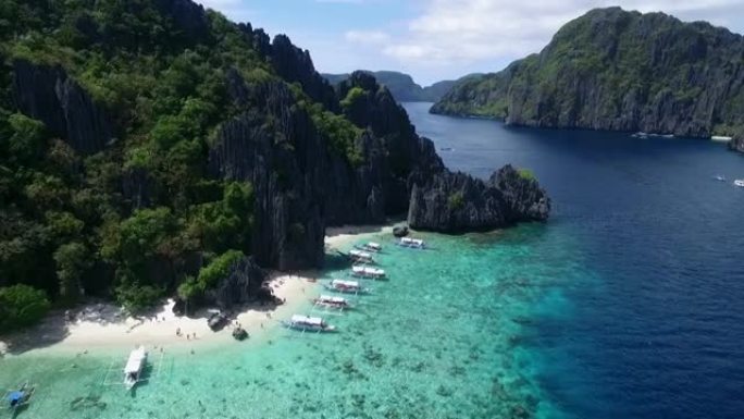 位于巴拉望的清水岛，观光处。在菲律宾爱妮岛巡回演出。美丽的风景和背景中的大海