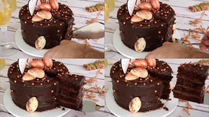 银抹刀切割并去除一片复活节巧克力蛋糕，并加冰并填充苦味甘纳许。放大和慢动作。