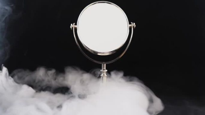 镜子烟雾黑色背景