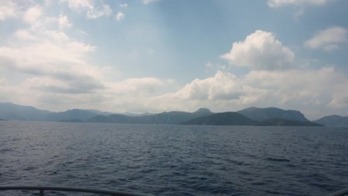 地中海沿岸。从爱琴海的一个岛屿上的航天器上看到的景色