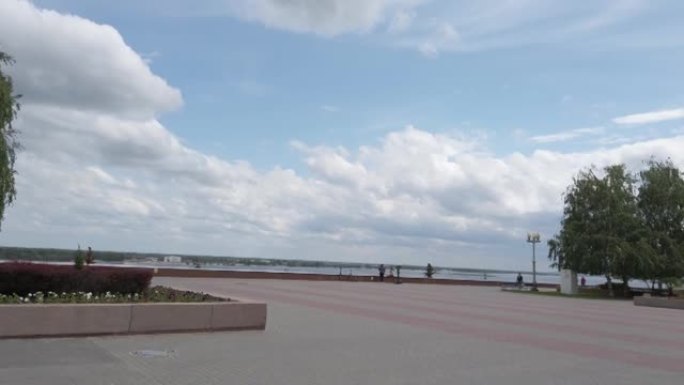 俄罗斯伏尔加格勒-09.05.2021: 伏尔加河伏尔加格勒市堤防