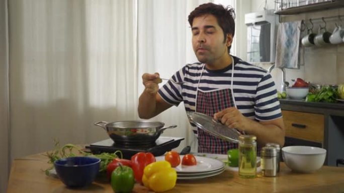一位年轻而富有表现力的印度亚洲厨师提供在线烹饪教程