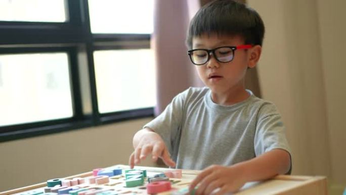 亚洲男孩学习英语字母和字母。返校的概念