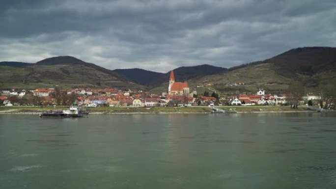 多瑙河的一个小镇