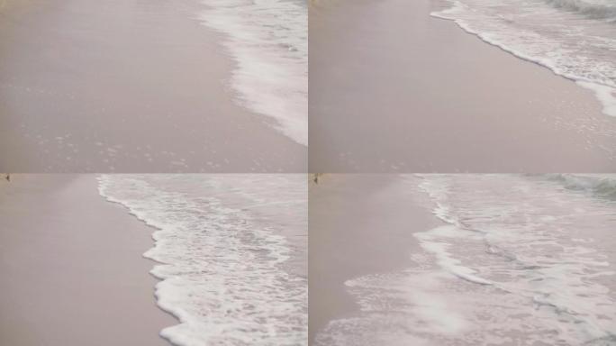 沙滩上的波浪破裂1