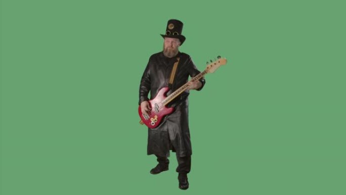 一个留着胡须的男人穿着长皮大衣，戴着爱尔兰风格的帽子，弹奏红色吉他。摇滚音乐家在工作室的绿屏色键上演