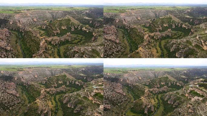 空中峡谷视图，大峡谷鸟瞰图，空中山谷视图，峡谷内的树木和山脉，背景视频