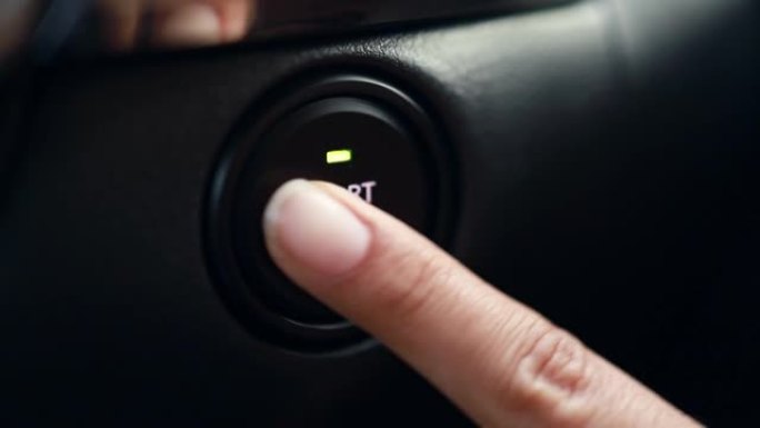 手指按下按钮启动停止发动机汽车