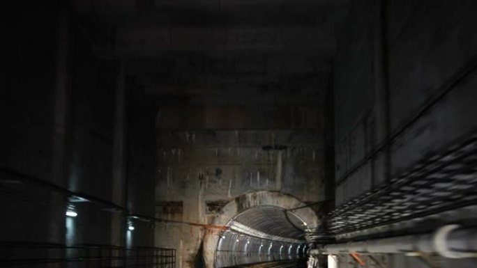 铁路隧道中的运动地铁行驶第一视角司机视角