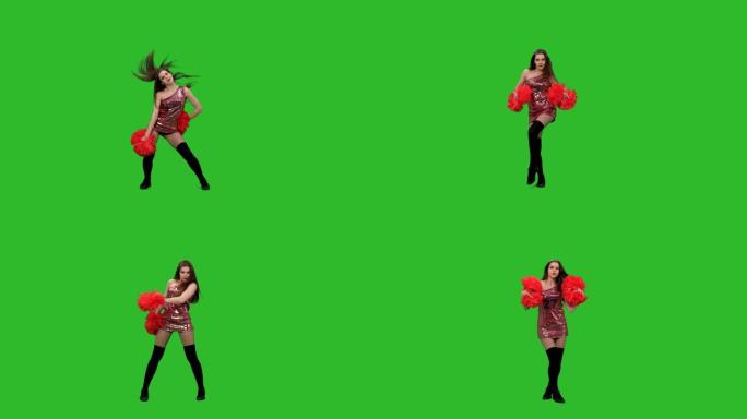 长发苗条的啦啦队长与红色绒球共舞。女孩在绿屏上的工作室里跳了一场欢腾的舞蹈。慢动作