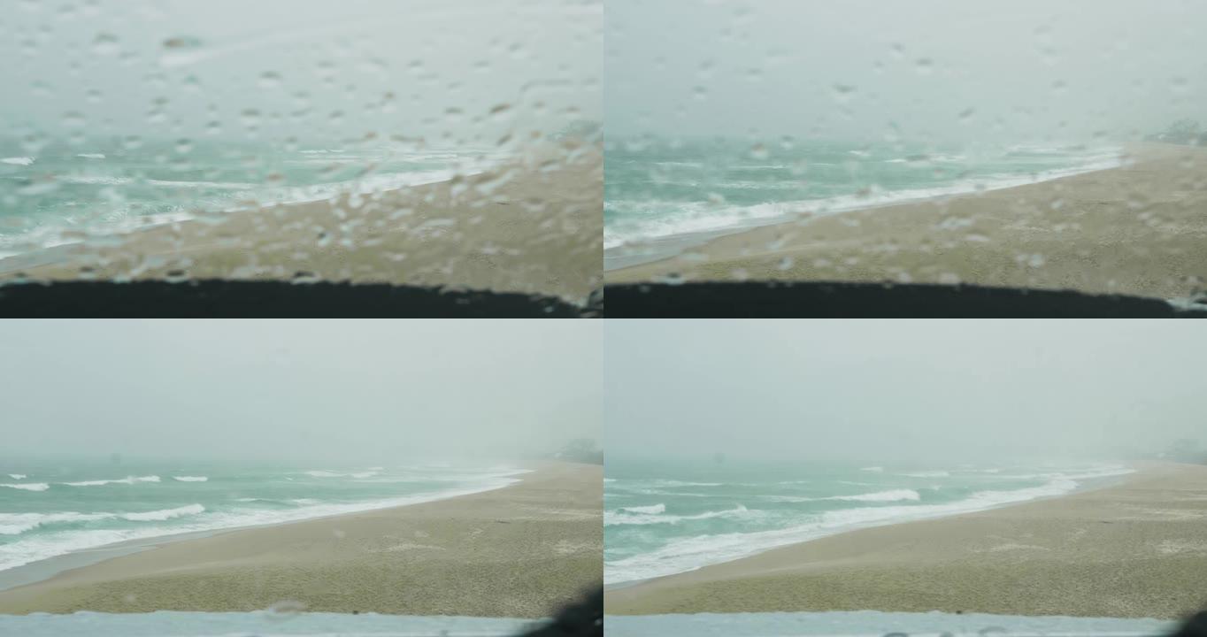 海滩上的雨天，从海边的一辆车里面可以看到。