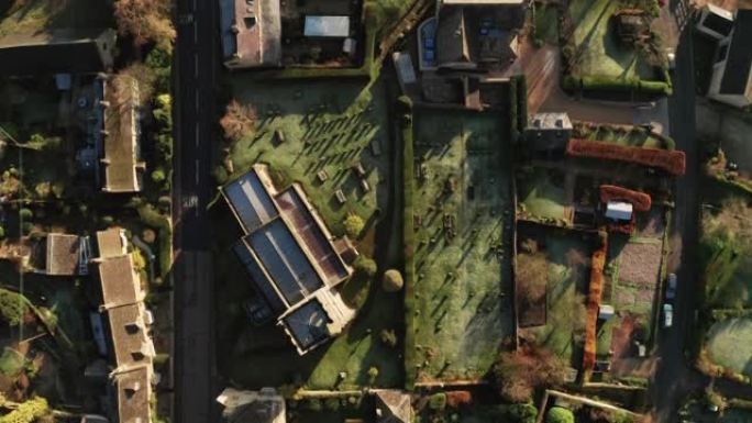Cotswolds村庄的空中无人机视频，英国乡村的乡村场景，英国住房市场中的房屋，财产和房地产，英国