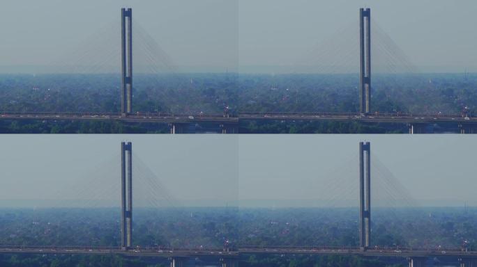 第聂伯河上的南桥。基辅第聂伯焦距南桥的夏季视图。400毫米福卡尔·伦赫特