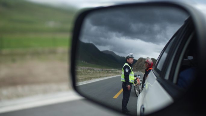 牧区查摩托车 查黑车 警察办案 交警查处