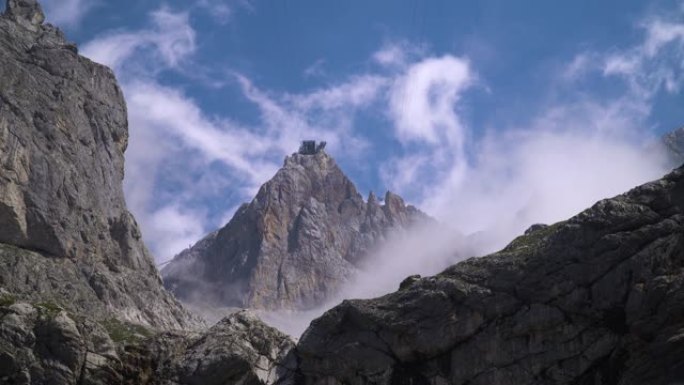 带缆车的达克斯坦高山高海拔地质地貌