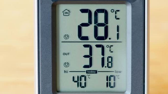 爱沙尼亚数字房间温度计显示的温暖天气