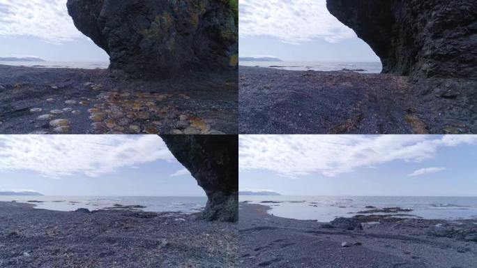 空中水母海滩和大岩石。萨哈林岛