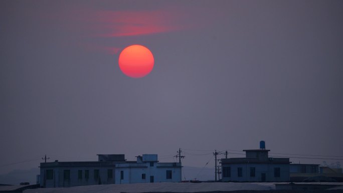 唯美意境乡下屋顶日落夕阳4K延时