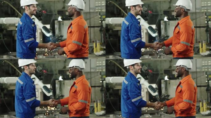 男性工程师和黑人非洲工程师在自动化工厂与工业机器人一起编程。