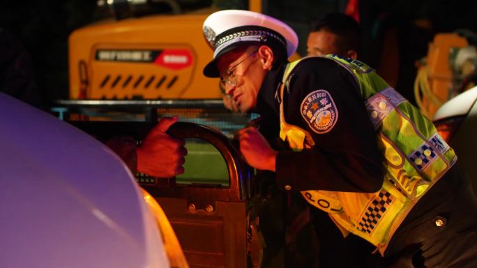 酒驾 醉驾 夜晚车祸现场夜晚交警处理车祸