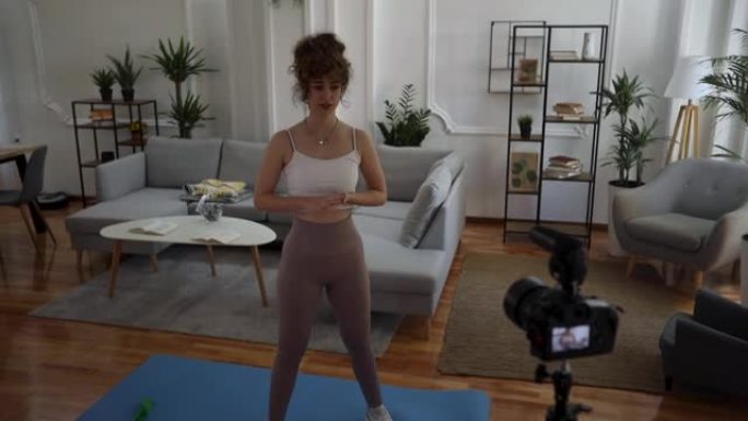 女性健身视频记录器拍摄