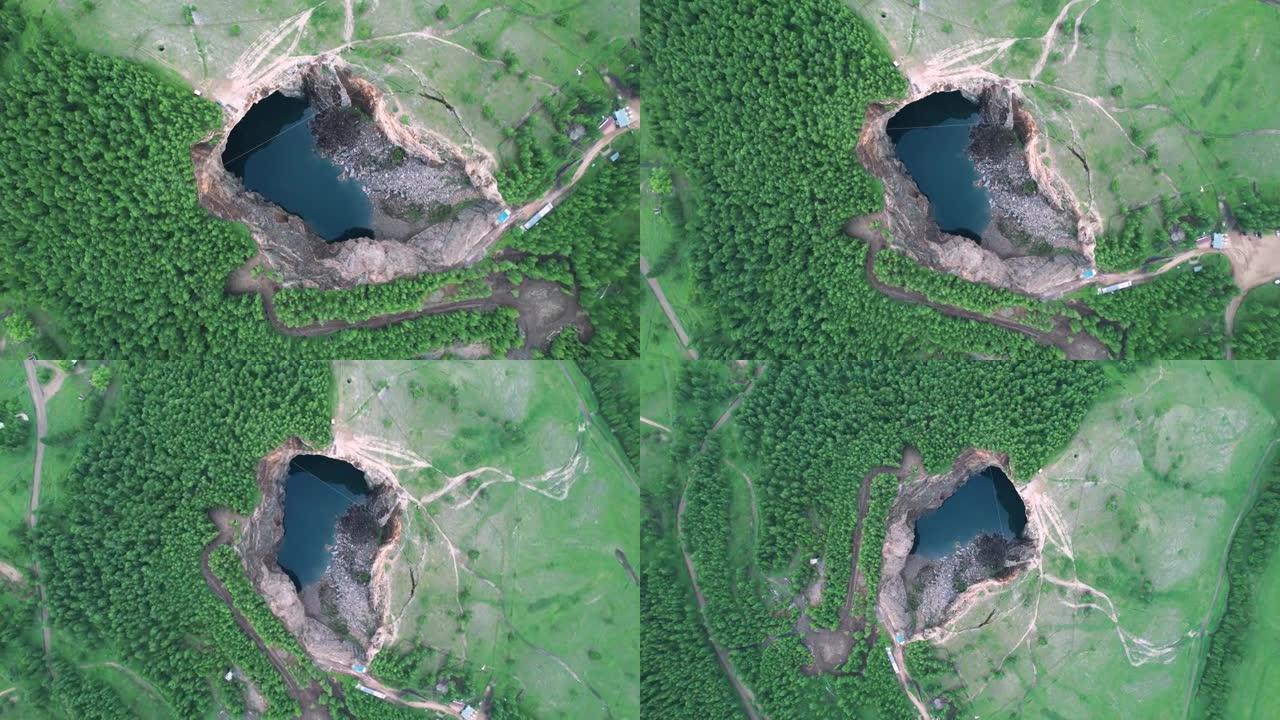 山里的一个湖，是由于矿井故障而形成的。一个美丽的不寻常的地方，一种自然现象-俄罗斯哈卡斯的Tuims