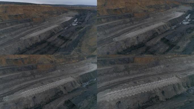 装有炸药的采煤场的鸟瞰图