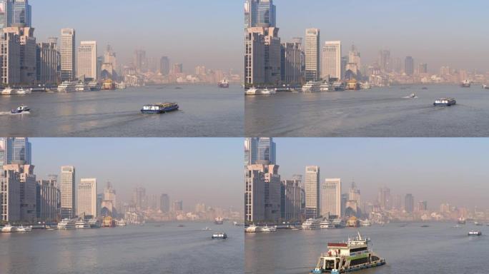 晴天外滩建筑背景的黄浦江上航行的货船，4k快速动作镜头，宽镜头b卷视频。