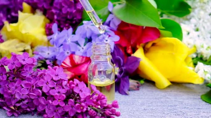 精油和花提取物在一个小瓶。选择性聚焦。自然。