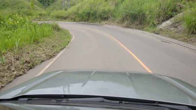 乡村公路上的慢动作冒险驾驶