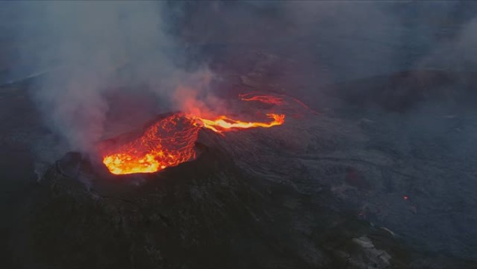 冰岛火山熔岩喷发熔岩空中