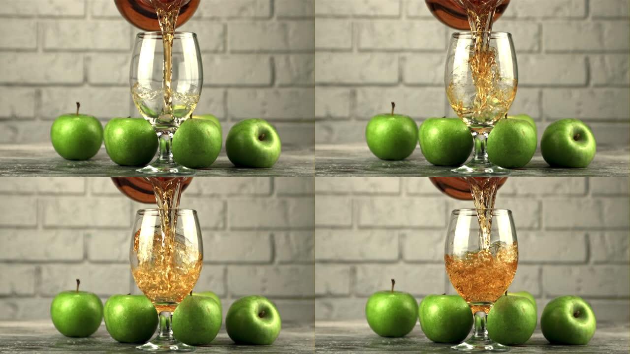 超级慢动作苹果汁从水罐倒入玻璃杯中。以1000 fps的高速相机拍摄。